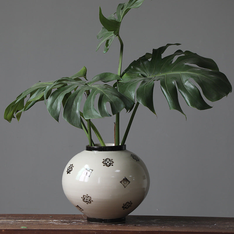 Elegant Moon-Patterned Ceramic Vase 2