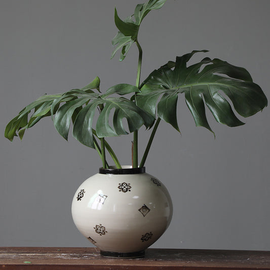 Elegant Moon-Patterned Ceramic Vase 2